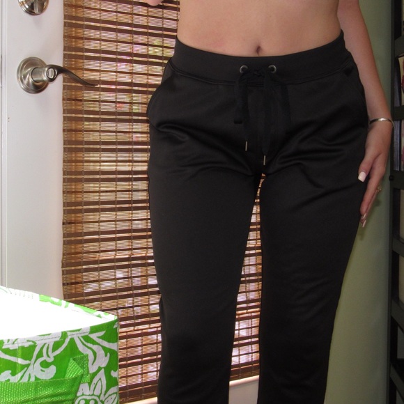 ❌SOLD❌ A&F Joggers - Picture 4 of 4